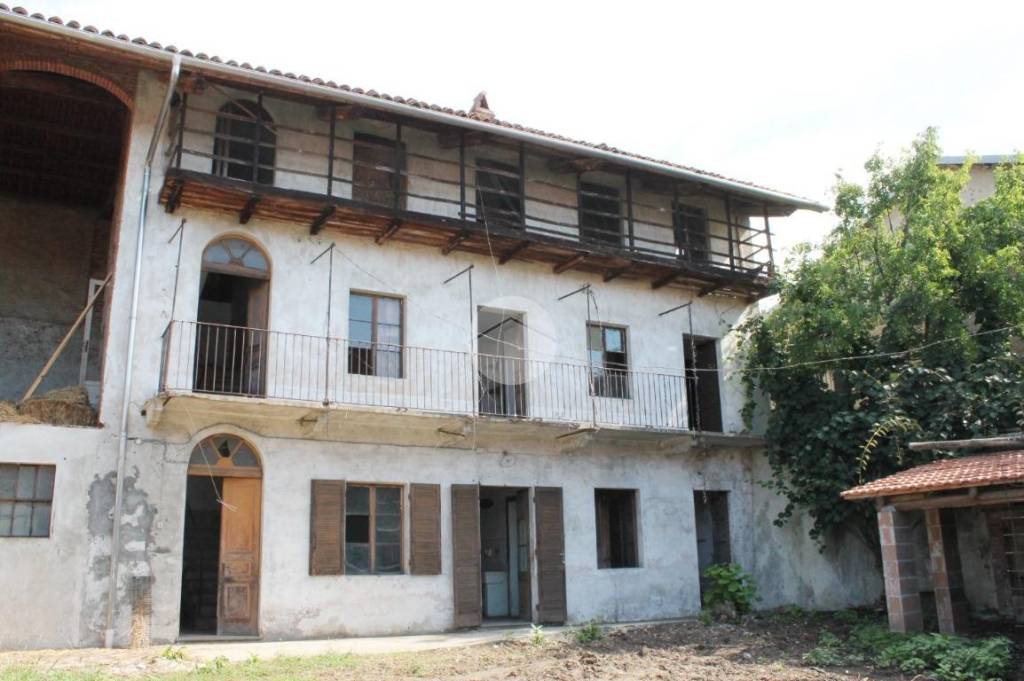 casa indipendente in vendita a Vestignè