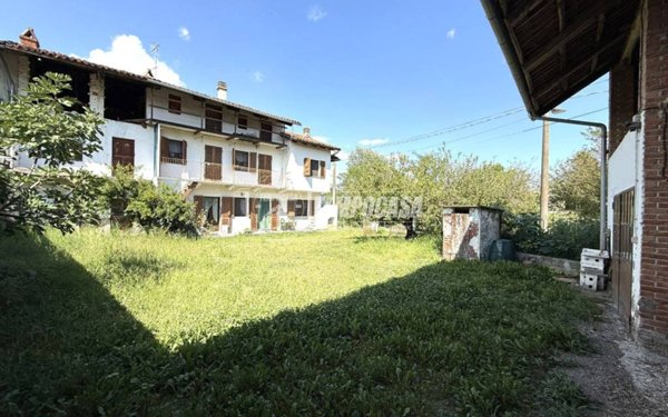 casa indipendente in vendita a Vestignè