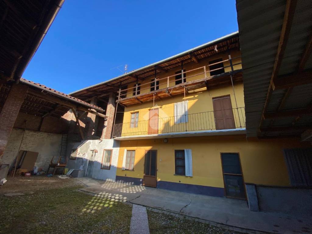 casa semindipendente in vendita a Vestignè