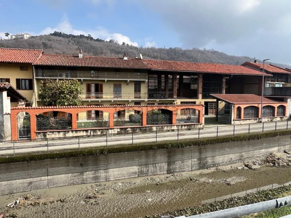 casa indipendente in vendita a Vestignè