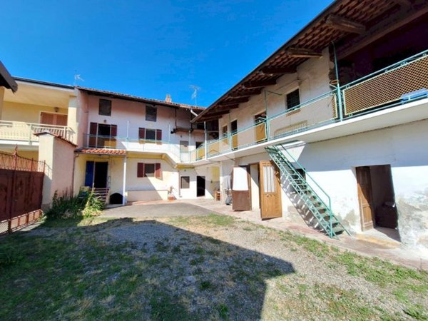 casa semindipendente in vendita a Vialfrè