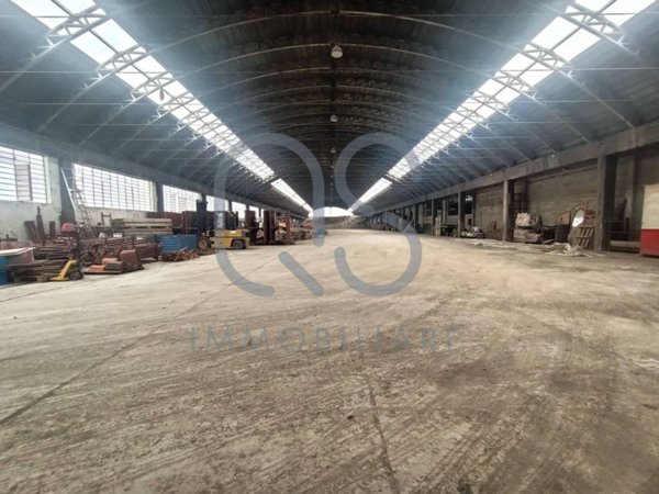 locale commerciale in vendita a Vigone