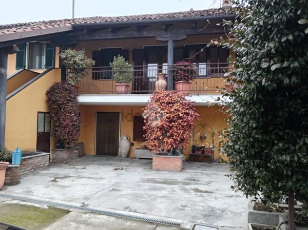 casa indipendente in vendita a Vigone