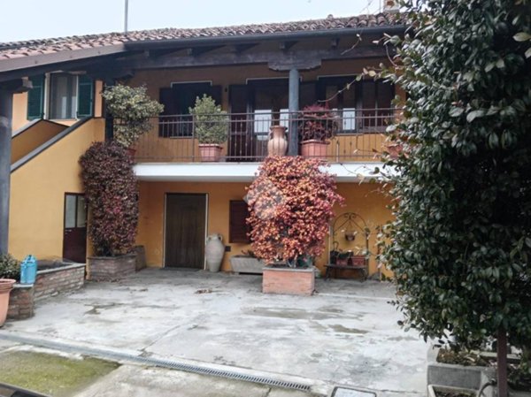 casa indipendente in vendita a Vigone