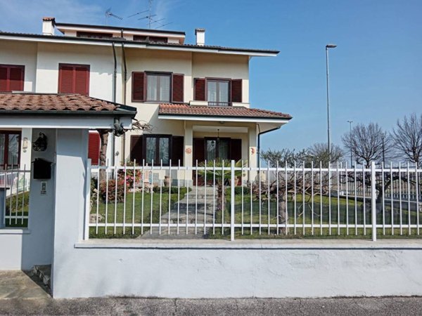 casa indipendente in vendita a Vigone
