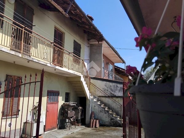 casa indipendente in vendita a Vigone