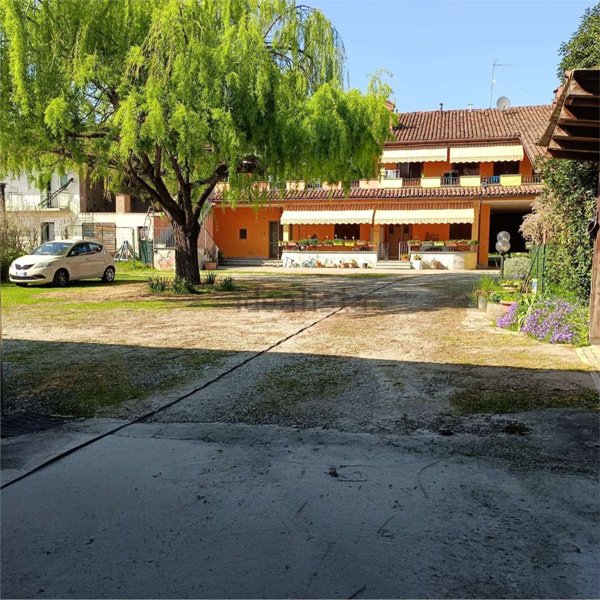 appartamento in vendita a Vigone in zona Zucchea