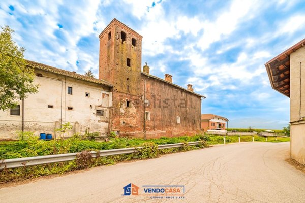 esavano in vendita a Villafranca Piemonte