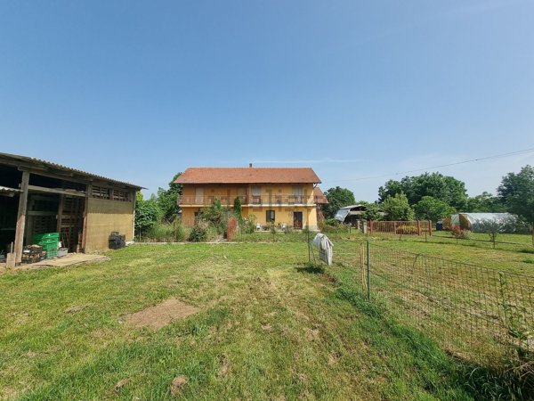 casa semindipendente in vendita a Villafranca Piemonte