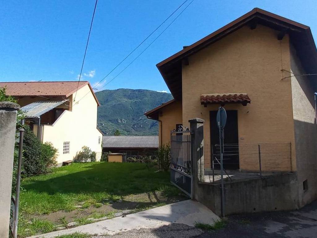 casa indipendente in vendita a Villar Focchiardo