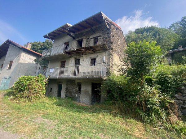 casa indipendente in vendita a Villar Perosa in zona Ciarriere