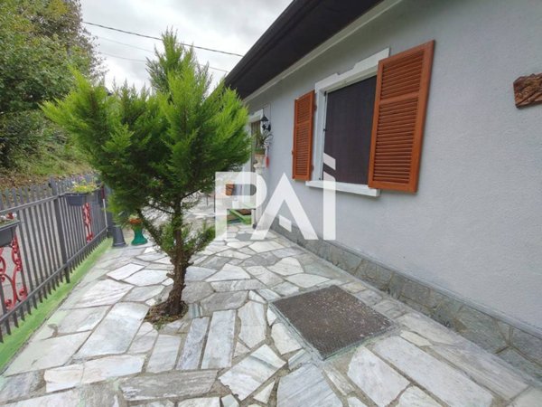 casa indipendente in vendita a Villar Perosa in zona Azzario