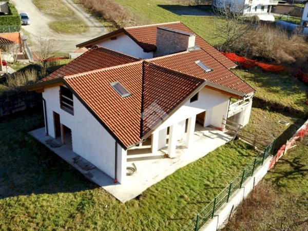 casa indipendente in vendita a Villar Perosa