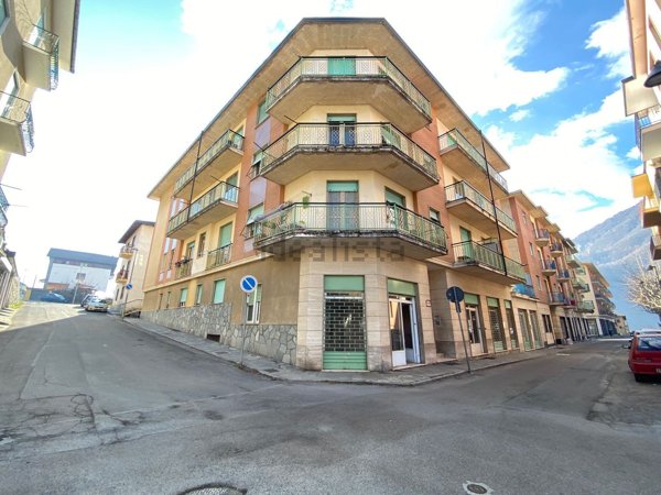 locale commerciale in vendita a Villar Perosa