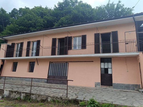 casa indipendente in vendita a Villar Perosa in zona Azzario