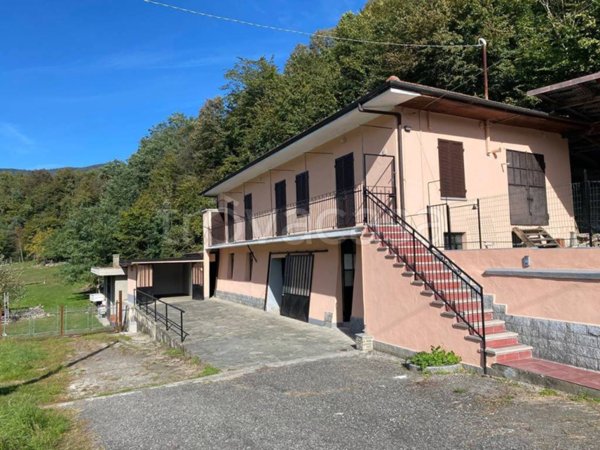 casa indipendente in vendita a Villar Perosa in zona Azzario