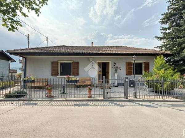 casa indipendente in vendita a Villar Perosa in zona Azzario