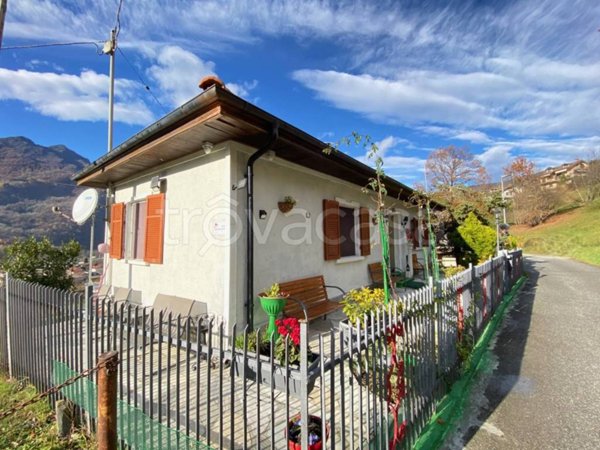 casa indipendente in vendita a Villar Perosa in zona Azzario