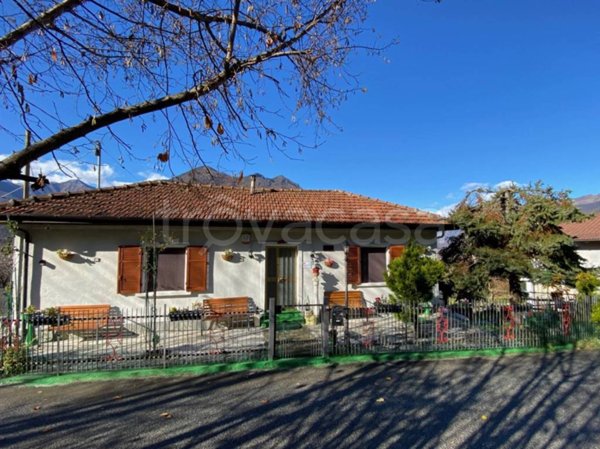 casa indipendente in vendita a Villar Perosa in zona Azzario