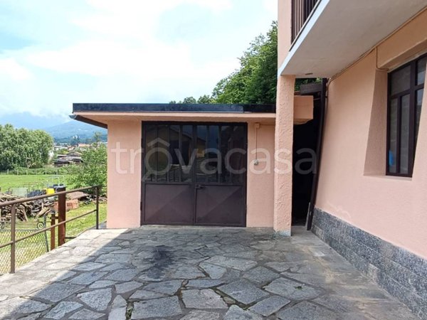 casa indipendente in vendita a Villar Perosa in zona Azzario