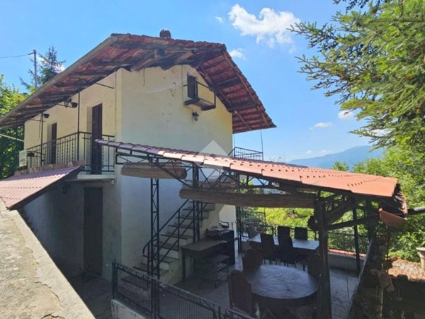 casa indipendente in vendita a Villar Perosa in zona Azzario