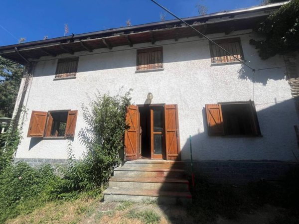 casa indipendente in vendita a Villar Perosa in zona Azzario