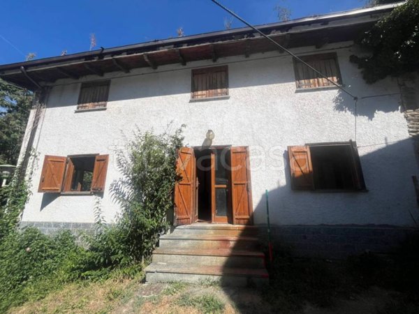 casa indipendente in vendita a Villar Perosa in zona Azzario