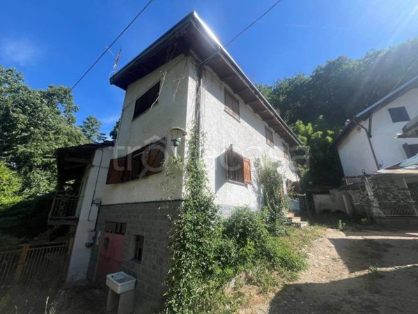 casa indipendente in vendita a Villar Perosa in zona Azzario
