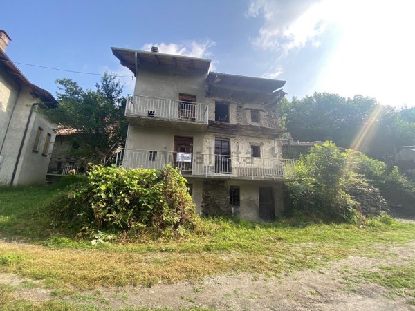 casa indipendente in vendita a Villar Perosa in zona Azzario