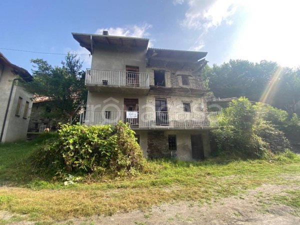 casa indipendente in vendita a Villar Perosa in zona Azzario
