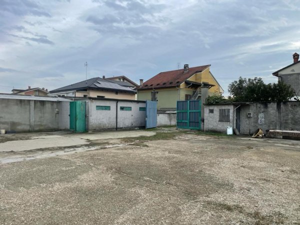 capannone in vendita a Villastellone