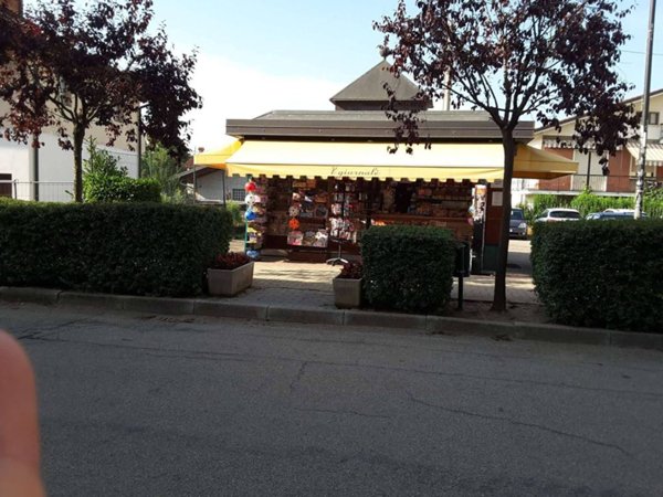 negozio in vendita a Villastellone