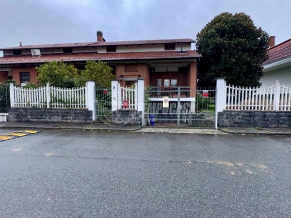 casa indipendente in vendita a Vinovo in zona Tetti Rosa