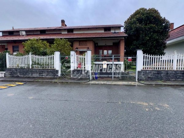 casa indipendente in vendita a Vinovo in zona Tetti Rosa