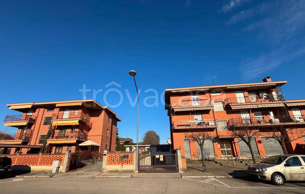 locale commerciale in vendita a Vinovo in zona Garino