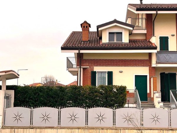 casa indipendente in vendita a Vinovo in zona Tetti Rosa
