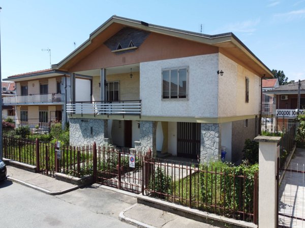 casa indipendente in vendita a Vinovo in zona Tetti Rosa