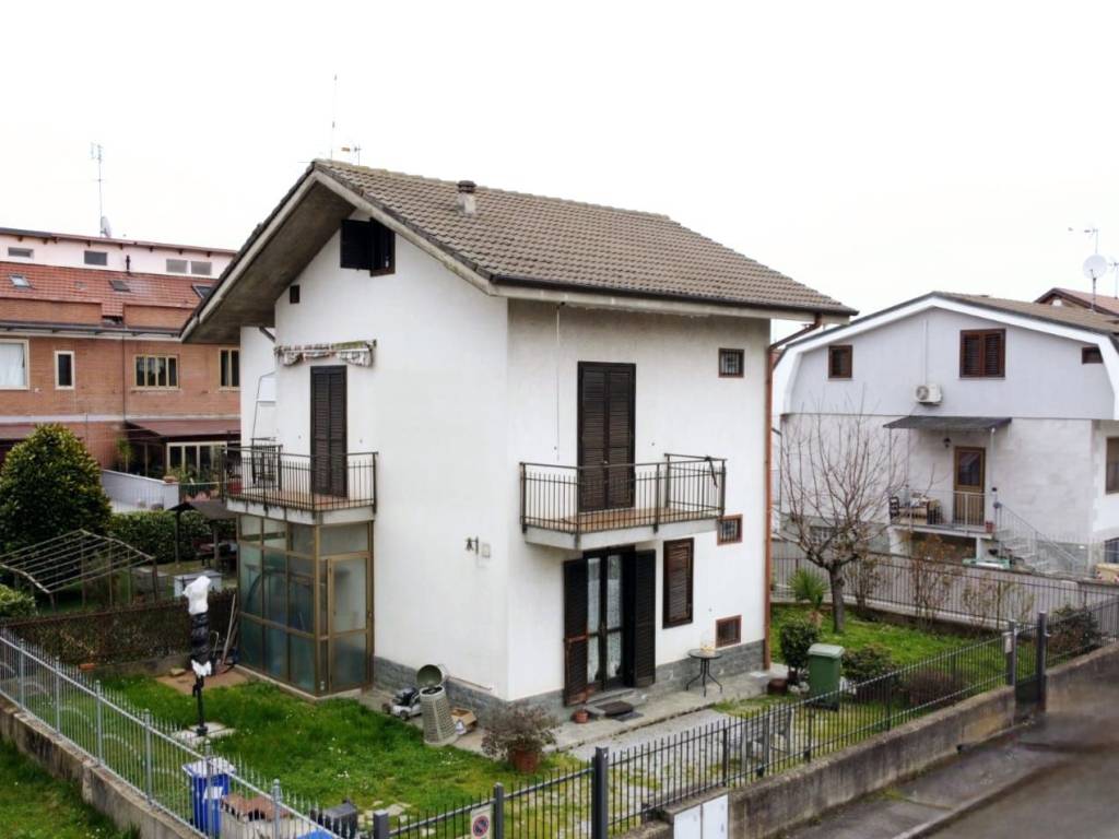 casa indipendente in vendita a Vinovo in zona Tetti Rosa