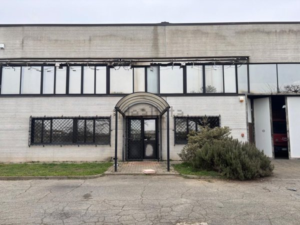 locale di sgombero in vendita a Vinovo