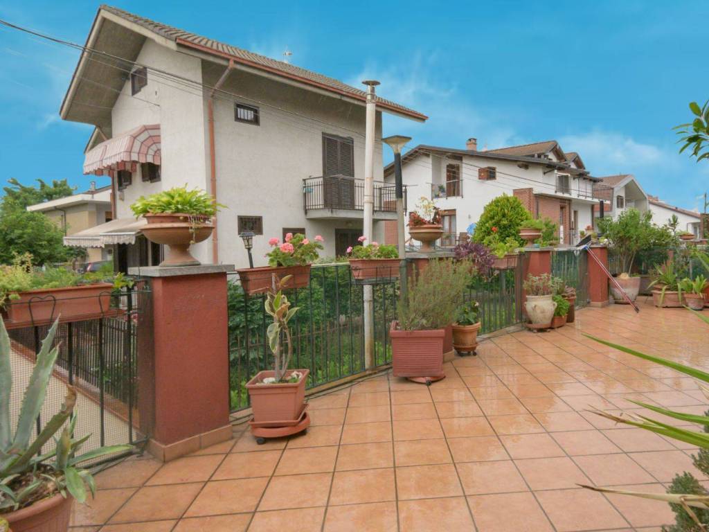 appartamento in vendita a Vinovo in zona Tetti Rosa