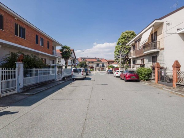 appartamento in vendita a Vinovo in zona Tetti Rosa