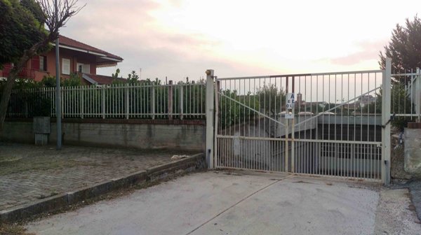 locale di sgombero in vendita a Vinovo