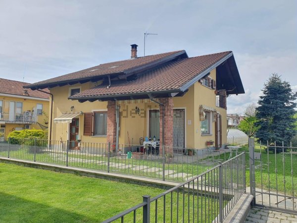 casa indipendente in vendita a Vinovo in zona Tetti Rosa