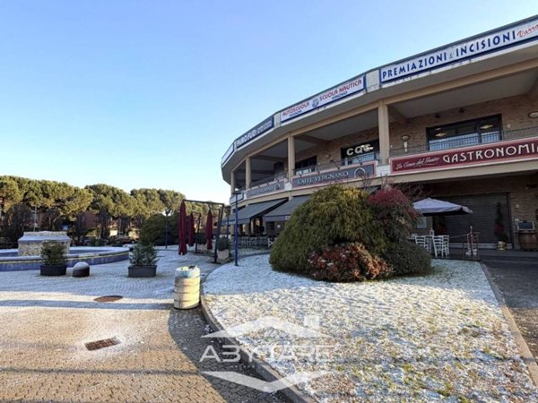 negozio in vendita a Vinovo in zona Garino