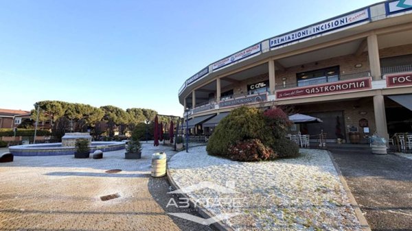 negozio in vendita a Vinovo in zona Garino