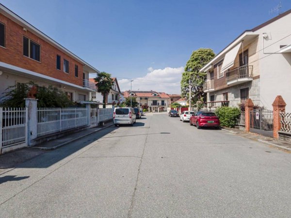 appartamento in vendita a Vinovo in zona Tetti Rosa