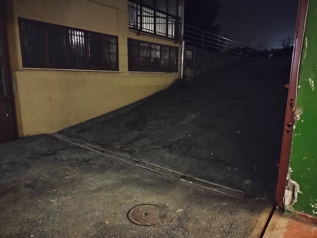 locale commerciale in vendita a Vinovo in zona Garino