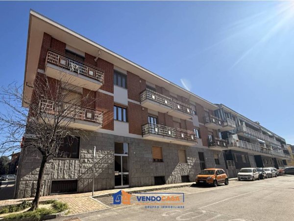 locale commerciale in vendita a Vinovo