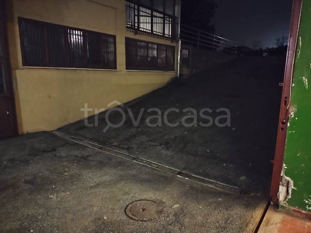 locale commerciale in vendita a Vinovo in zona Garino