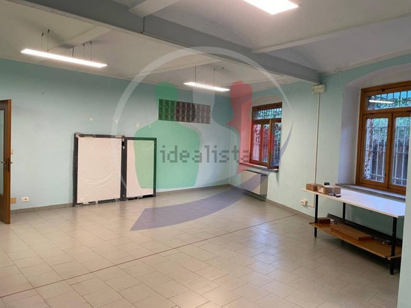 locale commerciale in vendita a Vinovo